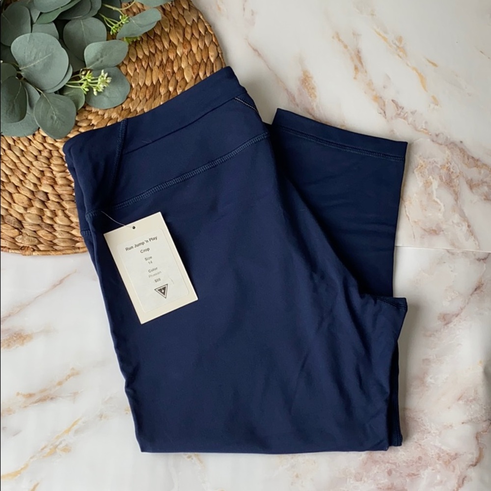 NWT- Yogasmoga Run Jump and Play Crop - Size 14